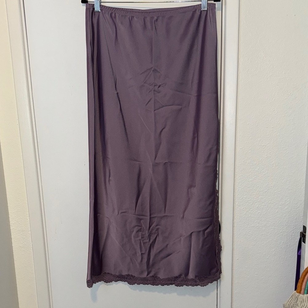 Wild Fable // Silk Maxi Skirt with lace trim (M - Purple)